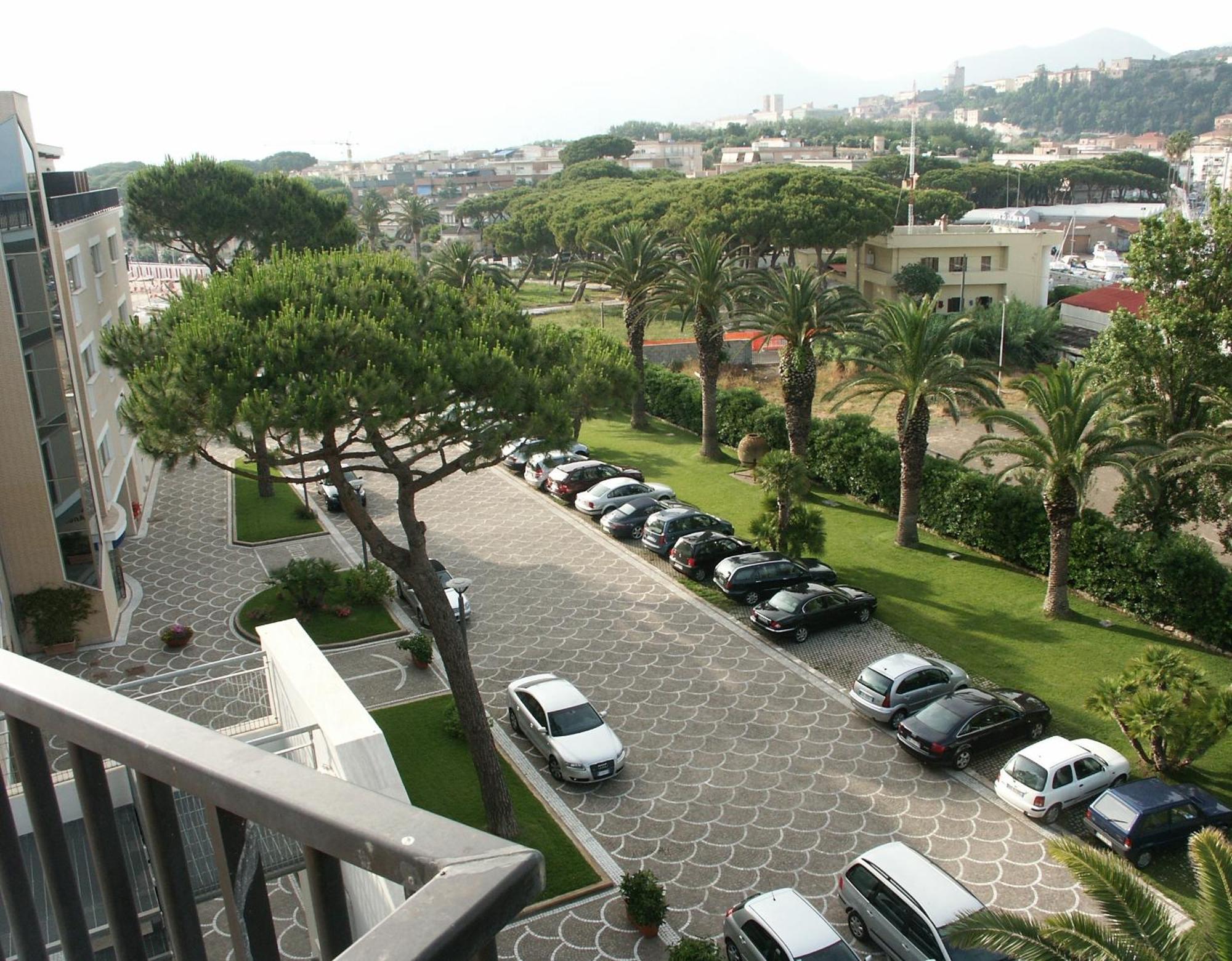 Grand Hotel L'Approdo Terracina Exterior foto